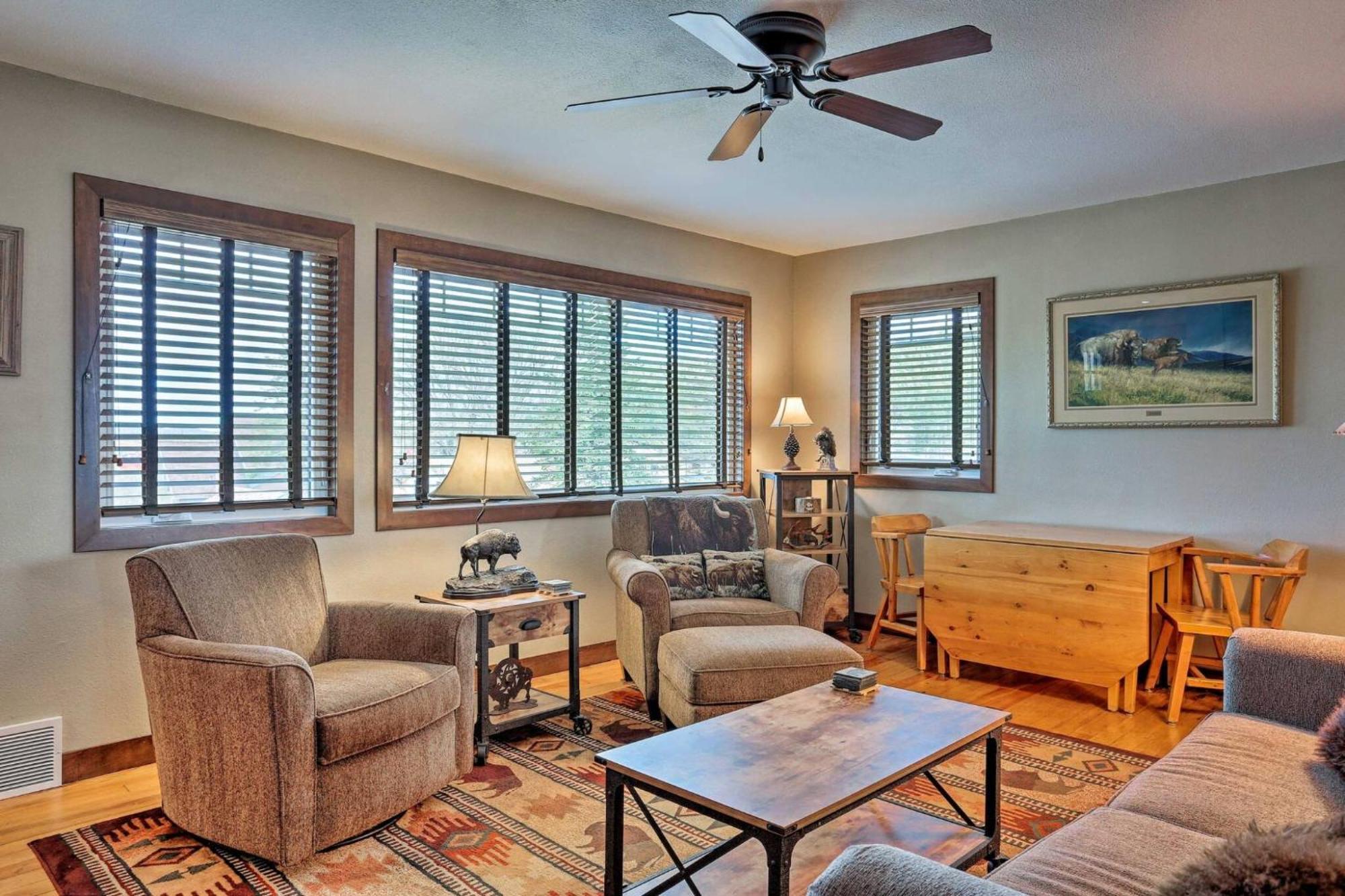 Cozy Custer Cottage W Deck: Walk To Shops Food Exterior photo