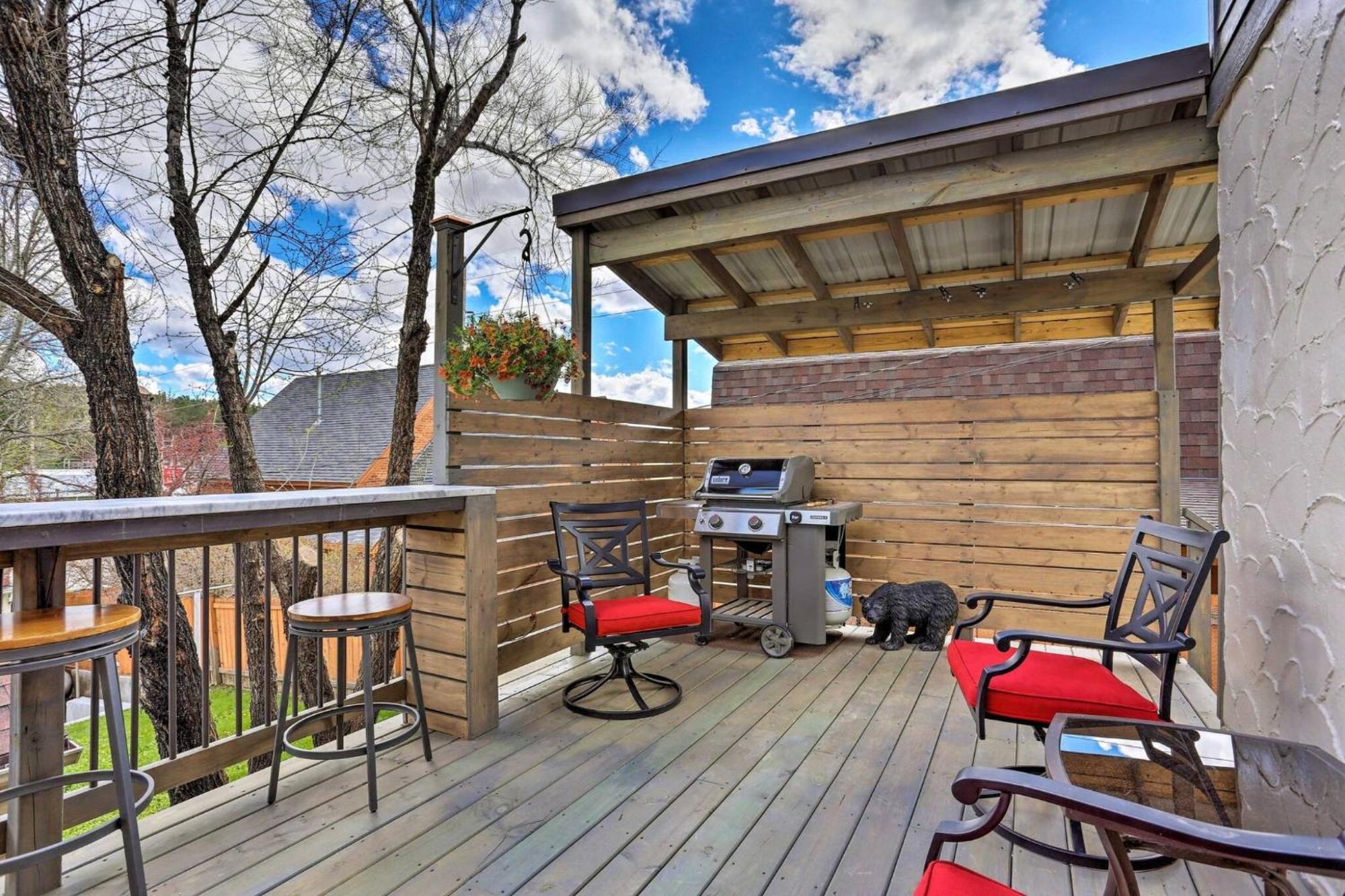 Cozy Custer Cottage W Deck: Walk To Shops Food Exterior photo